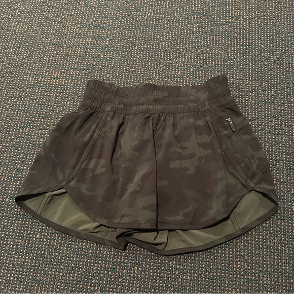 Tracker Low-Rise Lined Short 4” Camo - Picture 2 of 3